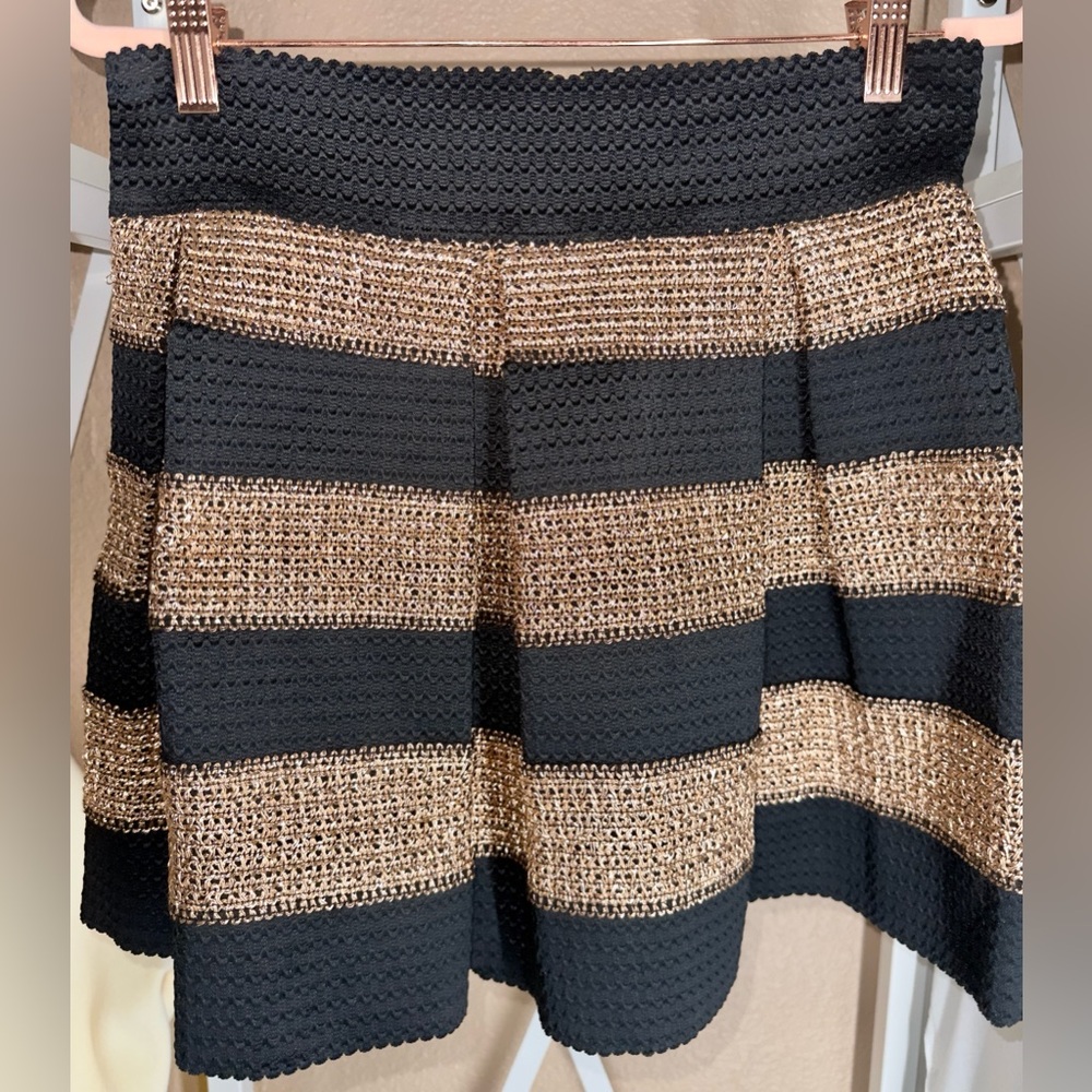 3/$30🍀Black and Gold pleated mini skirt